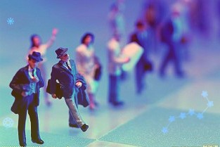 科技创新驱动新兴产业高质量发展帮助企业加大科研人才培养力度